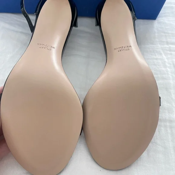 STUART WEITZMAN
NudistSong patent-leather sandals brand new size 8. - Picture 5 of 6